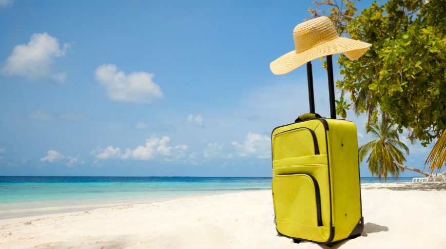 Vacanze estive, cosa non deve mai mancare nella nostra valigia