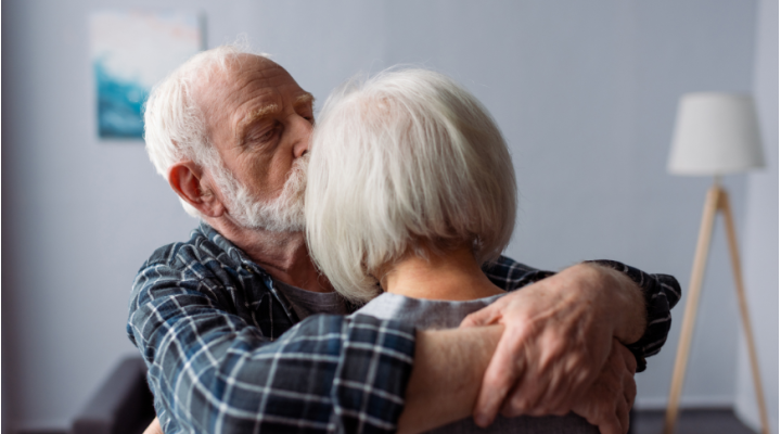 Alzheimer, non sei solo: consigli per i familiari e caregiver