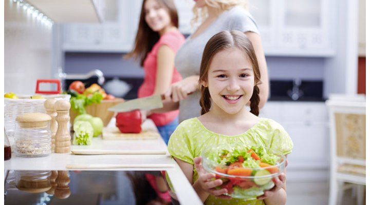 Bambini e sana alimentazione: i nutrienti essenziali e le abitudini da non trascurare