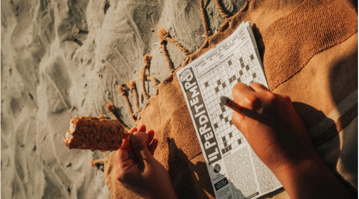 Allenare la mente giocando: perché Scarabeo e cruciverba fanno bene al cervello