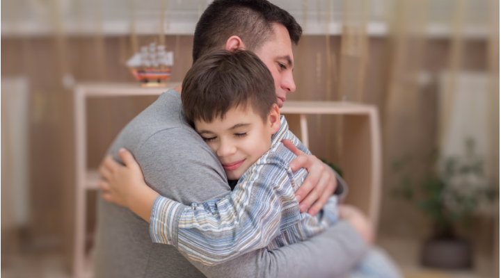 Endorfine, dopamina, serotonina: cosa si nasconde dietro un abbraccio