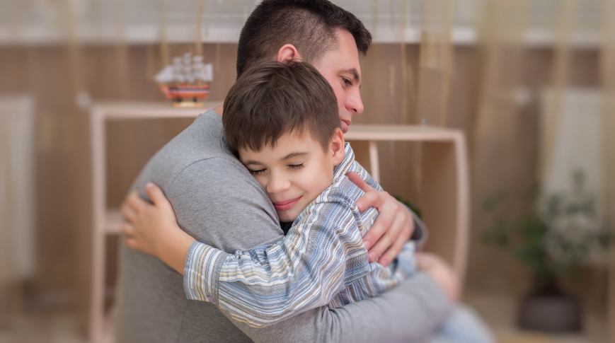 Endorfine, dopamina, serotonina: cosa si nasconde dietro un abbraccio