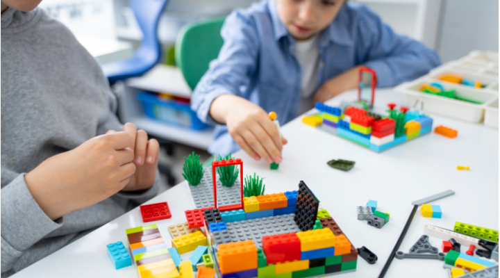 Giornata internazionale dei Lego: perché "costruire" fa bene alla salute