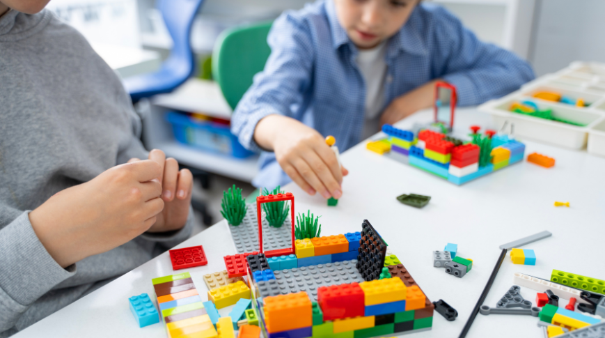 Giornata internazionale dei Lego: perché "costruire" fa bene alla salute
