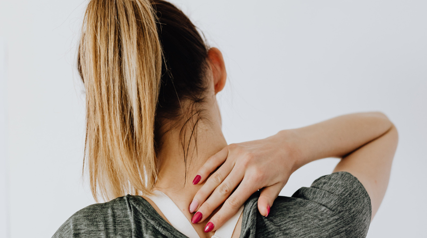 Cervicale: cause, sintomi e rimedi per il dolore al collo