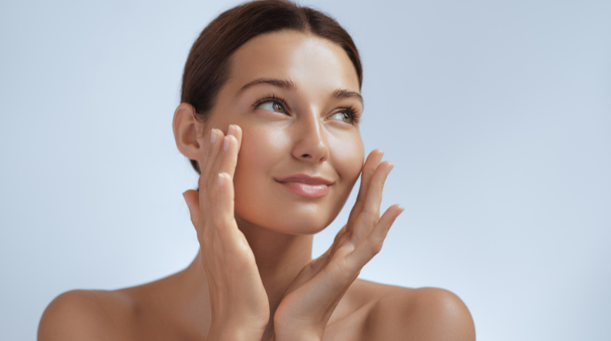 Summer glow: alimenti e tisane per una pelle luminosa e idratata