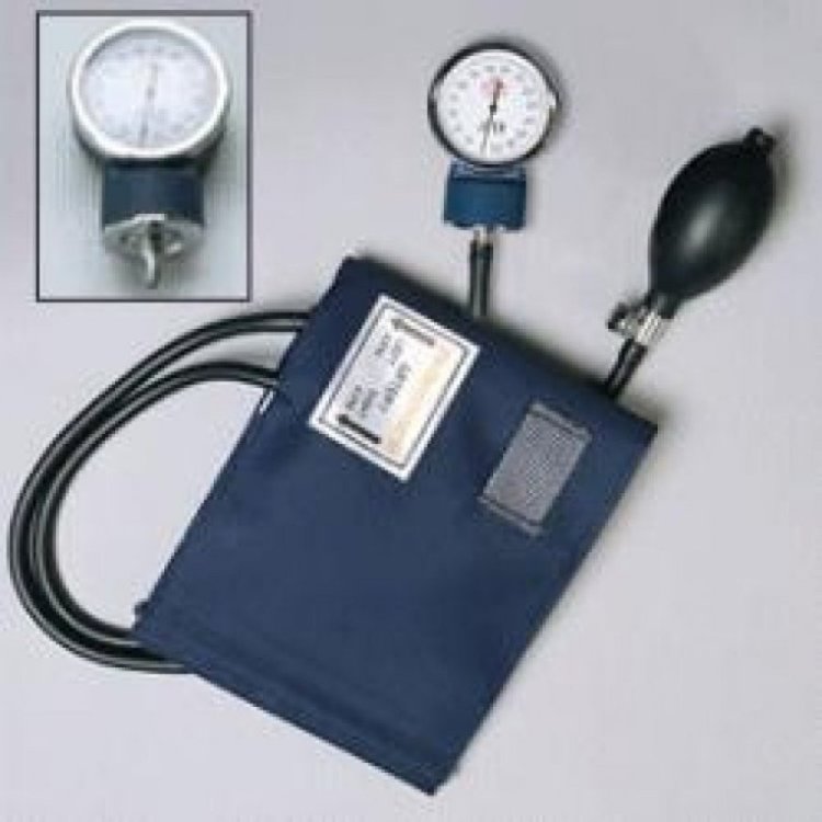 Moretti Logiko Visual Sfigmomanometro Aneroide per Adulti Moretti Logiko Visual Sfigmomanometro Aneroide per Adulti